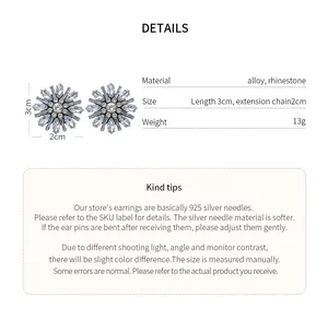 Dettaglio orecchini a fiore con strass e specifiche per perni in argento 925