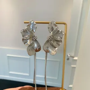 Eleganti orecchini a lobo in argento a forma di petalo con catena a nappa lunga vintage