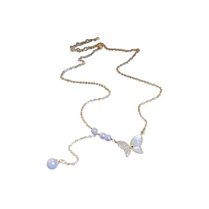 Elegante vergulde vlinderketting met fonkelende zirkoon en zachte lavendel kralen