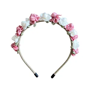 Süßer Stoffblumen-Haarreif mit rosa und weißen Rosen für elegantes Haarstyling