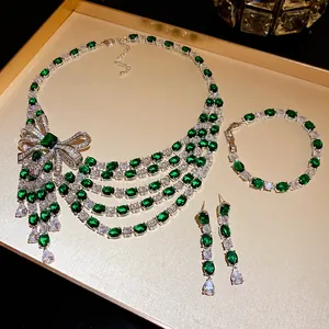 Parure de bijoux exquise en zircon vert émeraude avec collier à nœud vintage et boucles