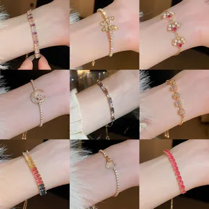 Collection de divers bracelets en zircon avec motifs de papillon, de lune et de cœur
