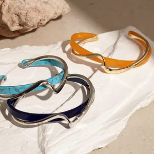 Bracciale Rigido Aperto a Onda in Acrilico Placcato in Vero Oro Stile Ins Coreano Minimalista Geometrico per Donna Gioielli di Lusso
