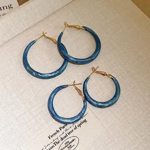Elegant blue marble hoop earrings with gold accents for a vintage aesthetic style.