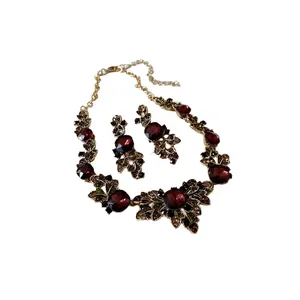 Parure de bijoux vintage élégante avec collier de feuilles en cristal et boucles d'oreilles