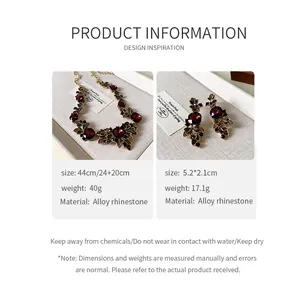 Collier et boucles d'oreilles vintage avec pierres rouges, détails de taille et matière
