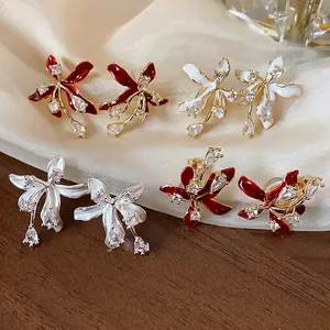 Exquisite 18k gold-plated zircon flower stud earrings with S925 silver needles for women