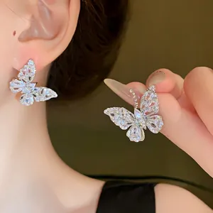 Orecchini a Bottone a Farfalla di Design di Nicchia Con Perno in Argento Sterling 925 Rame Zirconia Brillante Per Donne