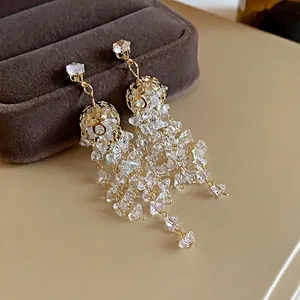 Orecchini a pendente con nappe in zircone placcato oro e ago in argento S925 per donna