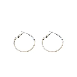 Orecchini a cerchio geometrici minimalisti con ago in argento e design circolare elegante