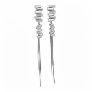 Eleganti orecchini quadrati irregolari in zircone con lunghe nappe a catena argento