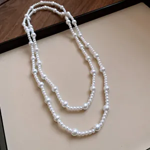 Elegant French retro long pearl necklace with varying bead sizes as a stylish sweater chain
