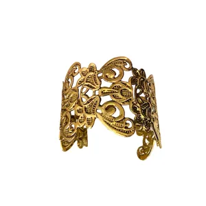 Vintage goudkleurige holle bloem armband met ingewikkeld filigraan ontwerp voor dames