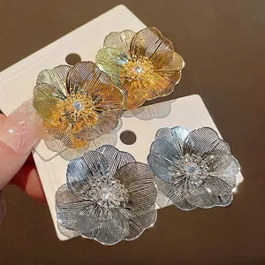 Eleganti Orecchini a Bottone in Rame Placcato Oro Vero a Forma di Fiore Con Perno in Argento Sterling 925 Gioielli Donna