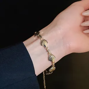 Vintage gold shell link bracelet with ribbed texture for women