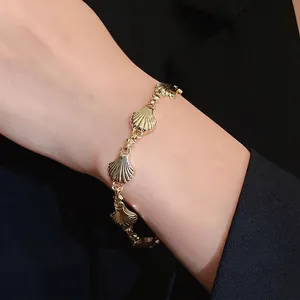 Vintage gold shell stripe bracelet with a classic retro court design
