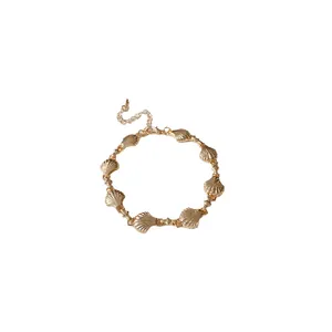 Vintage gold shell link bracelet with an elegant retro palace style design for women.