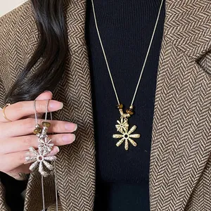 Vintage Flower Pendant Necklace With Tiger Eye Stone Retro Long Sweater Chain Adjustable Gold Silver Alloy Jewelry For Women