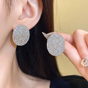 Boucles d'oreilles géométriques ovales élégantes pavées de strass
