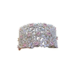 Bracciale rigido aperto geometrico cavo con zirconi rosa e bianchi scintillanti