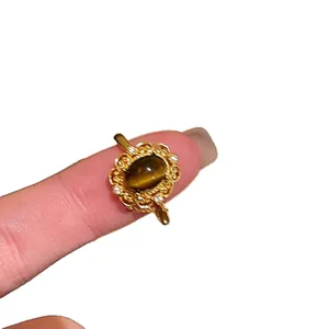 Raffinato anello placcato oro 18 carati con occhio di tigre ovale e brillanti zirconi