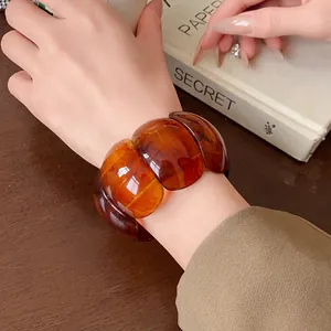 Vintage marbled amber stretch bracelet with oversized elliptical segments