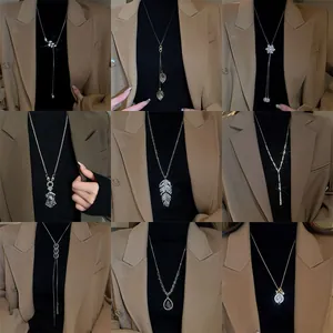 Sautoir de Luxe Incrusté de Zirconia pour Femmes Vintage Mode Métal Pendentif Bijoux Étoile Plume Crâne