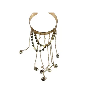 Goudkleurige armband in Boheemse stijl met meerdere bungelende hartvormige kwastjes