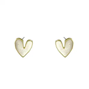 Minimalist heart stud earrings with cream dripping oil and golden geometric edges.