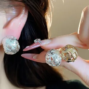 Lussuosi Orecchini a Clip a Sfera Intrecciata Placcati Oro 18K per Donna Senza Buchi Geometrici Tondi Minimalisti Gioielli di Moda