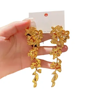 Orecchini pendenti a nappina con fiori e foglie dorati S925 argento