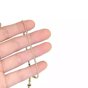 Élégant bracelet tennis doré avec zircons carrés pour un usage quotidien chic
