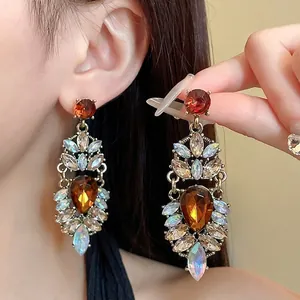 Boucles d'Oreilles Pendantes Longues Goutte d'Eau en Alliage Style Cour Vintage pour Femmes Strass Luxueux Incrusté Tige en Argent Bijoux