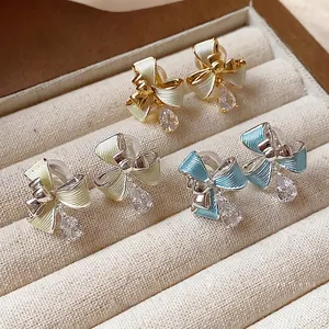 Clip per orecchie a fiocco placcate oro 18k con zirconi brillanti in vari colori vivaci