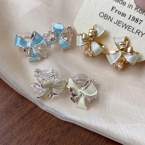 Eleganti orecchini a clip a fiocco placcati oro 18k con zirconi per donna
