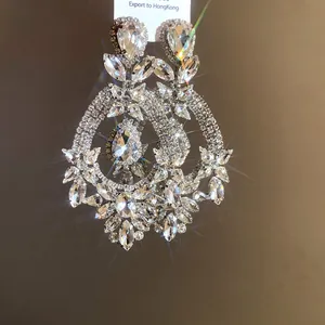 Sparkling teardrop earrings with rhinestones in an elegant European court style design