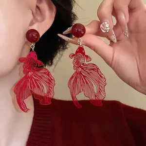 New Chinese Style Hollow Out Goldfish Clip On Earrings Red Acrylic Bead Vintage Long Drop Earrings For Women Elegant Ear Clips Jewelry