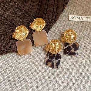 Elegante Vintage-Ohrstecker quadratisch mit Leoparden- und Marmormuster in Goldoptik