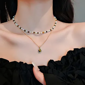 Collana vintage a doppio strato con perline occhio di tigre e ciondolo ovale placcato oro
