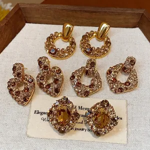 Ohrring-Set im Vintage-Hofstil vergoldet mit eleganten champagnerfarbenen Zirkonia