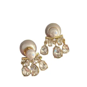 Elegantes pendientes de perlas retro franceses con brillantes borlas de cristal de gota