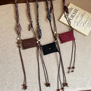 Catenine da vita stile etnico con taschine in tessuto, perle di legno e sciarpe