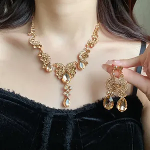 Vintage Palace Style Alloy Rhinestone Jewelry Set Fan Shaped Water Drop Pendant Necklace Earrings For Women Wedding Banquet Party Jewelry