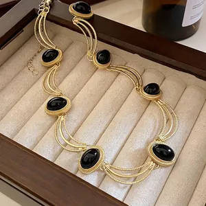 Collier en Alliage d'Or Style Palais Vintage pour Femmes Ovale Géométrique Strass Noirs Incrustés Chaîne Multicouche Collier Ras du Cou Bijoux Rétro