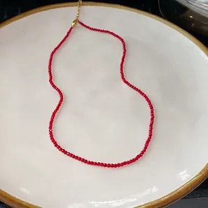 Minimalist New Chinese style red beaded clavicle necklace with elegant gold clasp for women