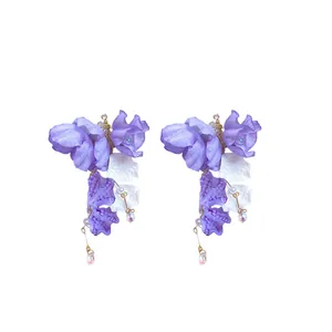 Élégantes boucles d'oreilles fleur en tulle violet avec pampilles et aiguille argent