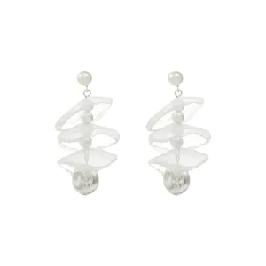 Eleganti orecchini francesi in chiffon bianco con accenti di perle e ago d'argento