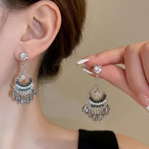 Orecchini a Nappa in Lega Etnica Vintage con Strass e Cristallo Con Perno in Argento Sterling 925 per Donna Gioielli