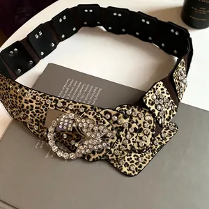 Cintura larga vintage leopardata con fibbia a farfalla scintillante di strass per donna