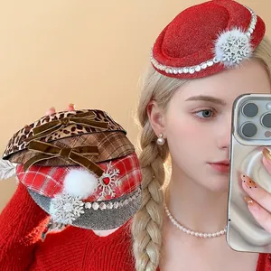 Damen Mini Hut Haarklammer Mit Schneeflocke Strass Künstliche Perle Pelzball Festliche Weihnachten Party Haarschmuck Entenschnabel-Clip